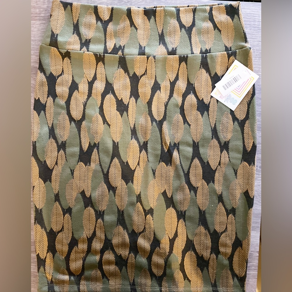 Brand NEW with tags- Large LulaRoe Cassie